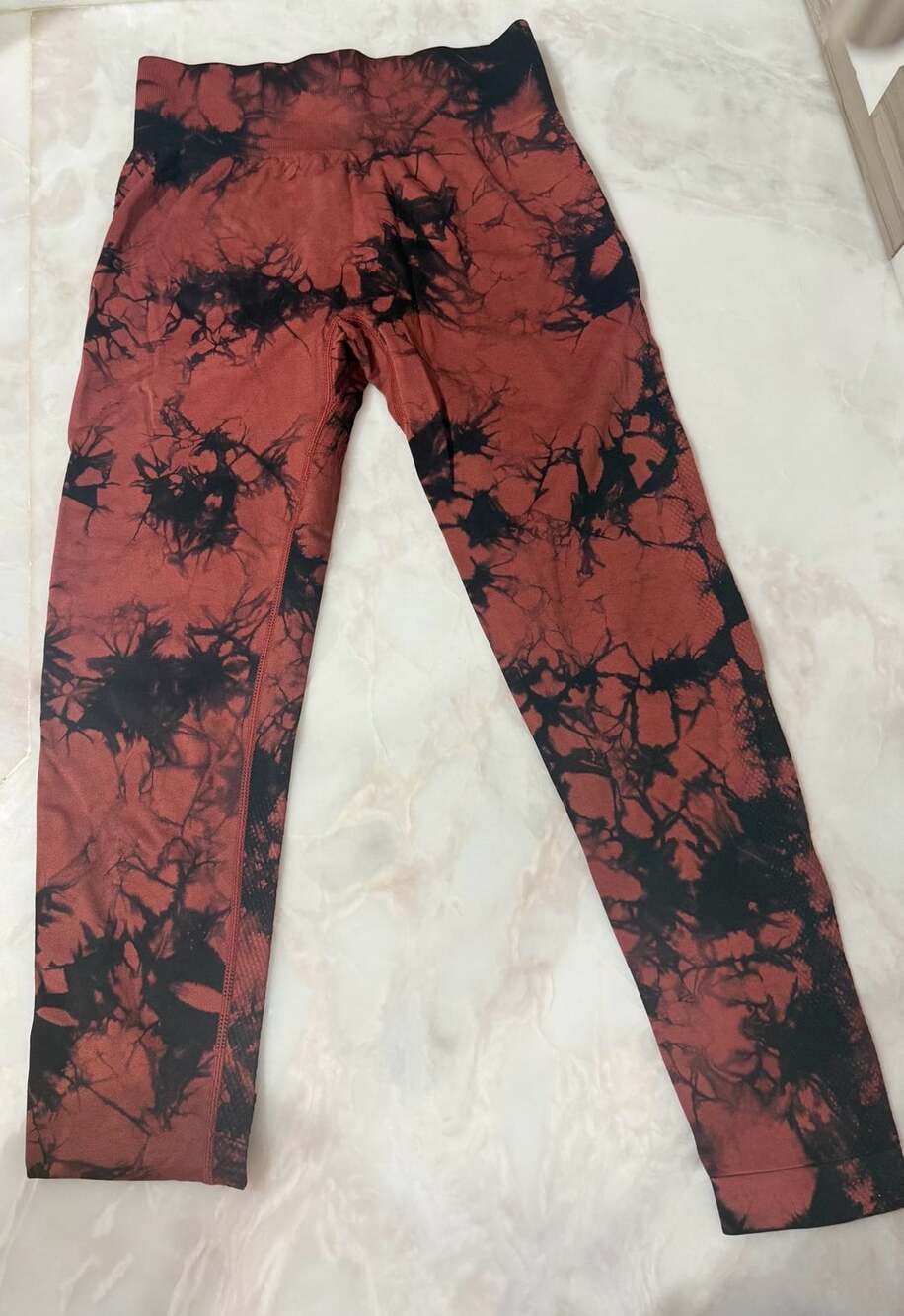 Tie Dye Leggings Size L Red Black Seamless Scrunch Yoga Pants